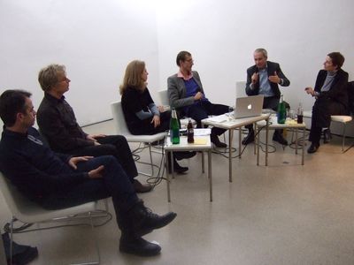 Diskussion, 27.01.2011, Modelle des Wohnens – vlnr: Hans Gangoly, Gangoly & Kristiner Architekten, Graz, Wolfgang Köck, pentaplan, Graz, Jasmin Leb-Idris, W:A:B, Graz, Michael Pech, ÖSW, Wien, Anna Popelka, PPAG, Wien    Moderation: Michael Rieper, MVD Austria Wien