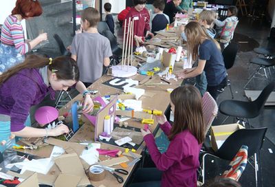 Fotos von Workshops und Exkursionen im Rahmen von "aut: kids"