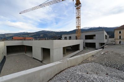 Werkstättengebäude der Tiroler Fachberufsschule Garten Raum und Mode
