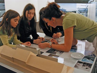 Fotos von Workshops und Exkursionen im Rahmen von "aut: kids"