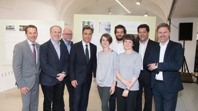 Günter Hirner (GBG), Günter Fürntratt (ABI), Rainer Plösch (GBG), Bgmst. Siegfried Nagl, die KuratorInnen Elisabeth Koller, Bernhard Luthringshausen und Evelyn Temmel, Stadtbaudirektor Bertram Werle und Markus Bogensberger (HDA) (v.l.)